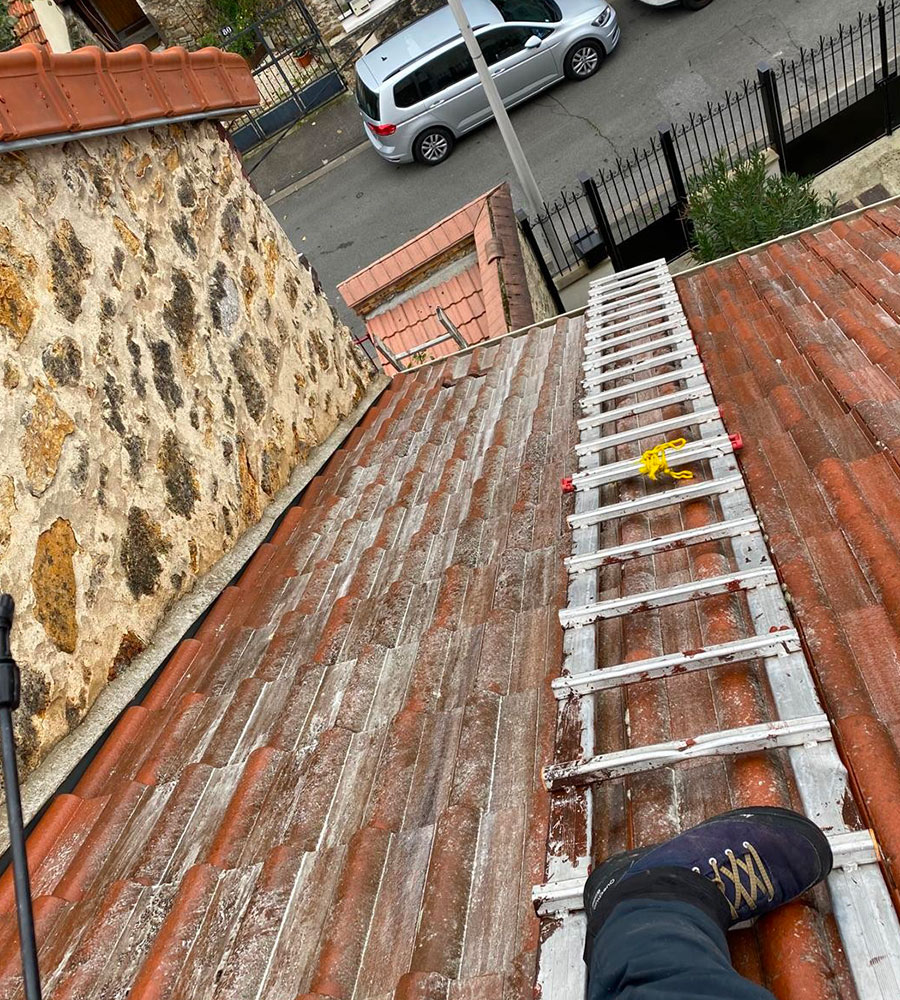 Nettoyage et demoussage de toiture à Rosny-sous-Bois (93110) en Seine-Saint-Denis (93)